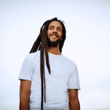 JULIAN MARLEY + Invit&eacute;s