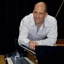 Eric Muller, piano & Akin Nilphairoana