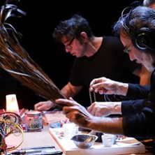 PRESQUE EGAL A LE PETIT THEATRE DE PAIN