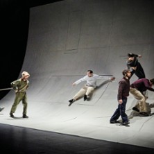 Immaqaa, Ici Peut-&ecirc;tre - Mathurin Bolze - Th&eacute;&acirc;tre du Rond-Point, Paris