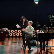 Debout dans la Nuit - Th&eacute;&acirc;tre de l'Arsenal, Val-de-Reuil